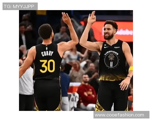 黄金双枪对决水花兄弟谁能在赛场上笑到最后争夺篮球荣耀